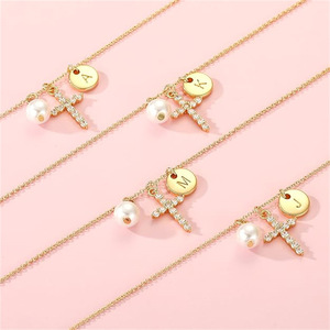 Collar con Inicial E y Perla Cruzada Miss Chipmunk, Cadena Deportiva de Bambú, Chapado en Oro de 14K, Joyería Infantil, Regalo <span class=keywords><strong>para</strong></span> Primera Comunión - Product Image 2