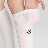 Chaussettes unisexes mi-mollet à texture côtelée avec logo patch, chaussettes streetwear décontractées, couleur noire, chaussettes tendance polyvalentes, chic urbain