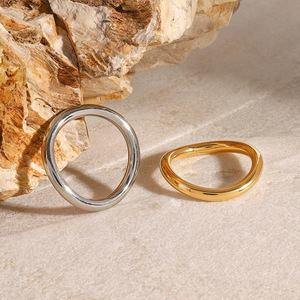 Bague ondulée en acier inoxydable, or et argent poli, bijoux minimalistes unisexes, cadeau - Product Image 4