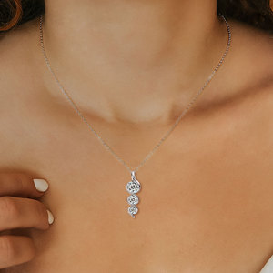 Hermosa joyería 925 Plata 6,5mm y 5mm y 4mm redondo blanco moissanita tres piedras colgante collar señoras collar trenzado - Product Image 5