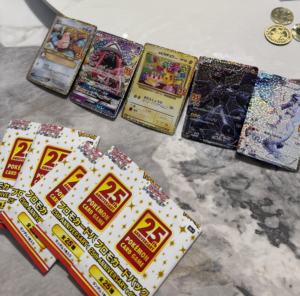 Boîte Commémorative Édition Limitée 25e Anniversaire Pokémon PTCG Japonaise S8a-p Pikachu Carte de Collection <span class=keywords><strong>Charizard</strong></span> - Product Image 4