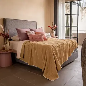 Couette Voga taille Queen XL double, camel, garnissage polyester, utilisable quatre saisons - Product Image 3