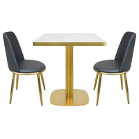 Table à piétement unique cannelée en or de luxe sur mesure, table de salle à manger carrée en pierre frittée pour café