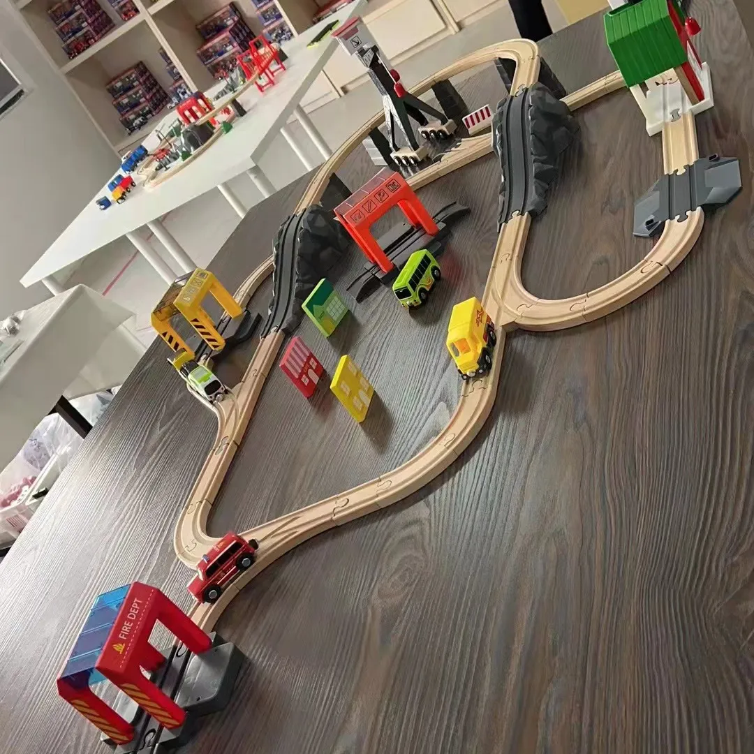 Giocattolo dell'assemblea stabilito del trasporto del costruttore della pista del treno ferroviario di alta qualità per i bambini