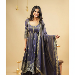 El color real sirve como el epítome de la sofisticación y el vestido sin mangas Anarkali disponible en talla grande - Product Image 1