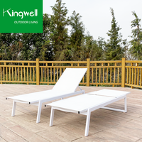 Chaise longue d'extérieur portable moderne en aluminium, acier et maille de bois Meubles de patio empilables pour hôtels piscines au bord de la piscine