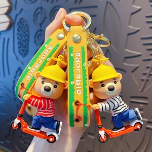 2025น่ารักกระโปรงสีแดงรูปเป็ดสเก็ตบอร์ดสัตว์พวงกุญแจกระเป๋าจี้การ์ตูนหมวกแมลงปอไม้ไผ่ตุ๊กตาหมีพวงกุญแจเครื่องประดับ - Product Image 1