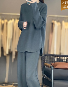 Женский повседневный весенний модный вязаный костюм-двойка больших размеров: однотонный свободный пуловер с V-образным вырезом и длинными рукавами, брюки - Product Image 3