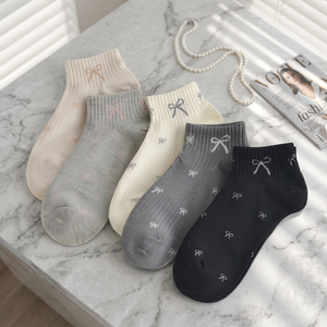 Vớ cổ chân cotton dệt kim mỏng thêu nơ tùy chỉnh bán buôn, số lượng đặt hàng tối thiểu nhỏ, kiểu dễ thương <span class=keywords><strong>Kawaii</strong></span>, chất liệu gân, dành cho nữ, mua số lượng lớn - Product Image 1