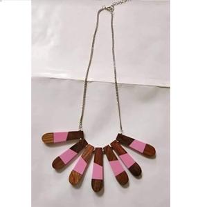 Bijoux en résine unisexe tendance et stylisée Collier en résine acrylique Lucite de meilleure qualité Bijoux de collier indien pour dames mode - Product Image 6