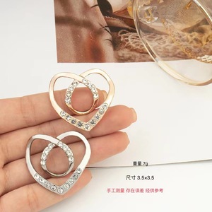 Heart Shaped Alloy <b>Scarf</b> Clip With Rhinestones For Clothing And <b>Scarf</b> Decoration Spring 2023 Fashion Accessory - Product Image 2