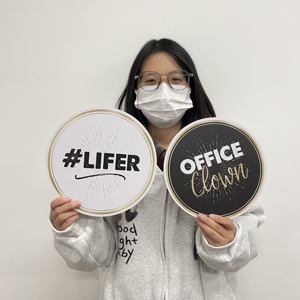 Accessoires de cabine photo en PVC imprimés UV personnalisés avec des phrases de fête drôles Signalisation unique pour vos événements - Product Image 2