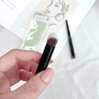 Alat Kosmetik untuk Wanita Serat Nilon Lembut Berkualitas Baik Aksesori Kecantikan Gagang Kayu Kuas Rias Sudut untuk Concealer