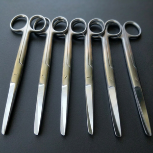 Ciseaux chirurgicaux manuels pour infirmières, lames droites en acier inoxydable de qualité supérieure, lames émoussées/aiguisées, 7'', certifiés CE, réutilisables, classe I, TARIQ - Product Image 3
