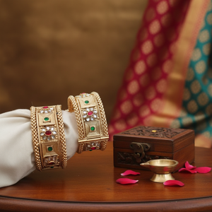 Brazalete Kada Abrible en Tono Dorado para Mujer |   Brazaletes Étnicos con Estilo - Product Image 3