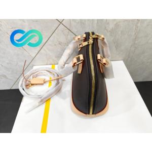 Sac à main de luxe pour femme, noir avec garniture beige, quincaillerie dorée, sac fourre-tout tendance, sac à bandoulière, usage quotidien 2025 - Product Image 3