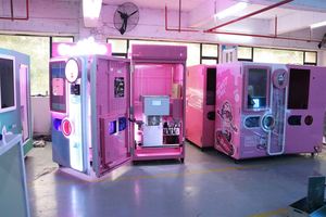 เครื่องขายไอศกรีมอัตโนมัติ IPLAY SMART ยอดขายดีที่สุด รองรับ OEM ODM ความจุ 100 ชิ้น หน้าจอสัมผัส 32 นิ้ว ได้รับการรับรองมาตรฐาน CE เหมาะสำหรับห้างสรรพสินค้า - Product Image 4