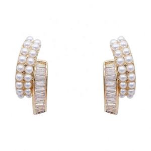 Boucles d'oreilles clous double rang de perles incrustées de diamants, en alliage plaqué or, tendance, pour femme, nouveau style 2025 - Product Image 4