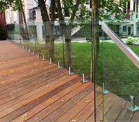 Rampe de terrasse en verre avec design à embout, balustrade en verre