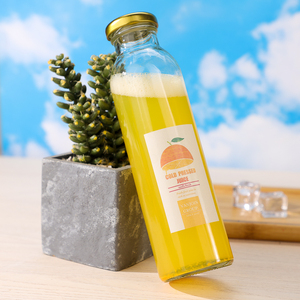 Bottiglia in Vetro Trasparente da 350ml con Tappo in Metallo Dorato per Succhi Spremuti a Freddo, Frullati, Tè al Latte, Design Ermetico e Antigoccia - Product Image 5