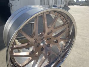 Jantes forgées monobloc noires sur mesure <span class=keywords><strong>de</strong></span> 20, 22, 24, 26 pouces à rayons multiples avec grand cache central flottant pour Cadillac GMC Yukon - Product Image 6