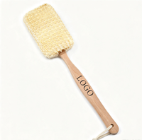 Brosse de bain en bois de hêtre naturel à long manche avec tampon exfoliant en fibres de sisal naturelles tissées pour le dos, logo personnalisé