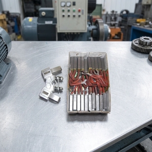 Escobillas de Carbón OMD de Alta Durabilidad para Motor de CC de Grúa <span class=keywords><strong>Torre</strong></span> - Product Image 1