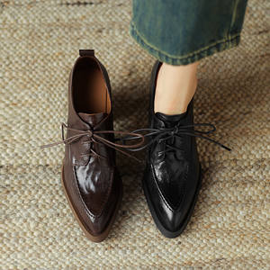 Chaussures à talon épais et bout pointu pour femme en peau de mouton, faites à la main, collection Printemps-Automne 2025 – Qualité supérieure, style tendance, à enfiler - Product Image 4