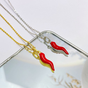 Collier Corne Italienne Cornicello en Laiton Plaqué Or avec Émail Rouge, Porte-Bonheur Corno, Bijoux de Mode, Vente en Gros - Product Image 2