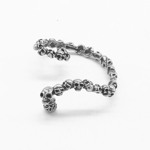 Pendientes de aro yúnique con diseño de calavera de acero de titanio para fiestas, joyería de moda - Product Image 3
