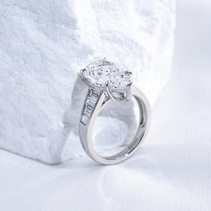 Bague de fiançailles Messi Jewelry MSR-1721 en or 14 carats avec diamant de laboratoire IGI en forme de poire et diamants baguette sur les côtés - Product Image 2