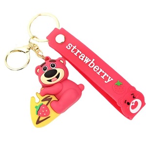 LLavero de pastel de cumpleaños de <span class=keywords><strong>oso</strong></span> de fresa de dibujos animados para adornos colgantes de coche y bolsa-regalo del Día de los niños - Product Image 5