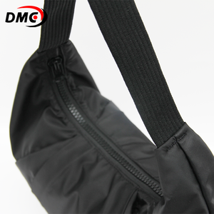 Bolso de Hombro de Gran Capacidad con Correa Elástica y Asa Superior para Viaje y Trabajo - Product Image 3