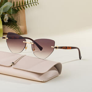 Lunettes de soleil œil de chat sans monture pour femmes, verres PC UV400, monture en plastique et métal avec étui, protection solaire classe 2, tendance haut de gamme - Product Image 1