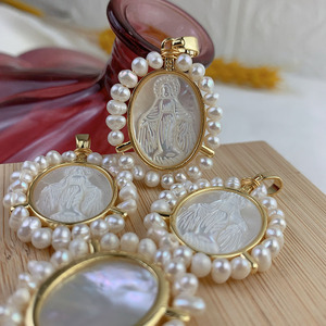 Perla d'acqua dolce naturale avvolta in oro 18k placcato madreperla conchiglia vergine Maria nostra signora di Guadalupe ciondolo medaglione - Product Image 2