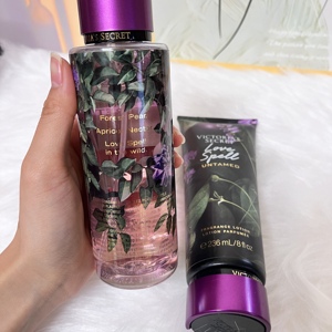 Spray Corporal <span class=keywords><strong>Victoria</strong></span>, Fragancia Original Floral, Spray <span class=keywords><strong>de</strong></span> Larga Duración, Splash Corporal, <span class=keywords><strong>Perfume</strong></span> Femenino <span class=keywords><strong>Victoria</strong></span>'s <span class=keywords><strong>Secret</strong></span> - Product Image 2