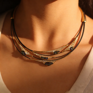 قلادة بيلا فيفا متعددة الطبقات بتصميم هندسي مطلية بالذهب من النحاس النقي للاستخدام اليومي والمناسبات - Product Image 1