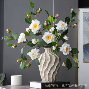Flor de Camelia Artificial de Yihua Floral Art, 52 cm, Flor de Seda Blanca, Decoración del Hogar, Estilo Moderno y Simple - Product Image 1