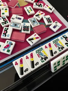Ensemble de Mahjong Rose Scintillant de Qualité Supérieure avec Tuiles Gravées de Luxe et Tapis – Édition Traditionnelle Personnalisée - Product Image 5