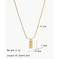 Mode créatif mince serpent chaîne femmes collier en trois dimensions en acier inoxydable rectangulaire brique pendentif collier