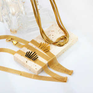 Collier en acier inoxydable de style européen et américain, chaîne de clavicule métallique, design géométrique, idéal pour offrir en occasion spéciale NE2E0701G - Product Image 1