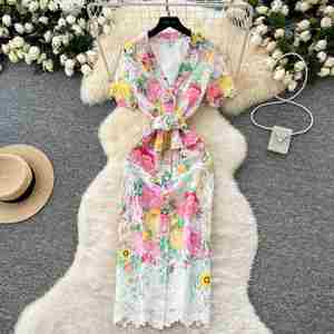 Vestido midi casual de invierno para mujer, con estampado digital, cuello con muescas, manga corta, estilo túnica, corte ajustado, con encaje hueco y corte imperio - Product Image 1