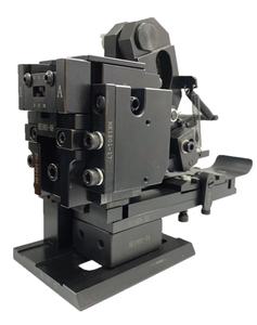 Applicateur de matrice de sertissage vertical directement en vente d'usine applicateur vertical pneumatique pour machine de sertissage de terminaux européens - Product Image 4