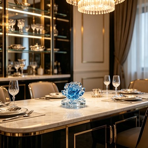 ดอกกุหลาบเรซิ่นใสสีฟ้า: ผลงานศิลปะดอกไม้อมตะและของขวัญ ผลิตตามสั่งโดยโบจิยี่ - Product Image 5