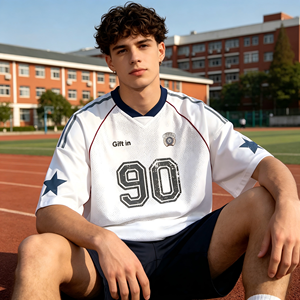 Maillot de football personnalisé en gros ODM, 220g, maille respirante, impression de numéro vieillie, col en V, style streetwear décontracté pour hommes et femmes - Product Image 3