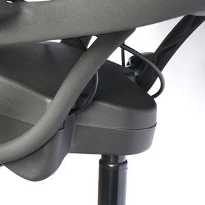 เก้าอี้สำนักงานผู้บริหารหมุนได้สะดวกสบายเก้าอี้สำนักงานแบบมืออาชีพหรูหราเก้าอี้ที่ออกแบบตามหลักสรีรศาสตร์หุ้มด้วยตาข่ายไนลอนสีดำ - Product Image 3