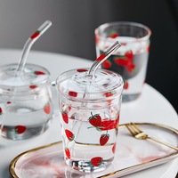 Conception personnalisée Tasse en verre transparent avec couvercle et paille Gobelet en verre tasse à café glacé avec impression fraise