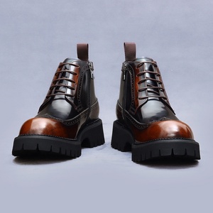 Botas Casuales de Hombre con Grabado en Cuero Británico, Combinadas con Zapatos de Plataforma de Caña Alta - Product Image 4