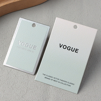 Étiquettes volantes de luxe personnalisées en papier gaufré texture poire avec cordon pour vêtements et étiquettes de prix