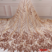 Dentelle en tulle brodée de fleurs dorées, élégante et scintillante, avec des paillettes luxueuses, pour robe de mariée NI.AI